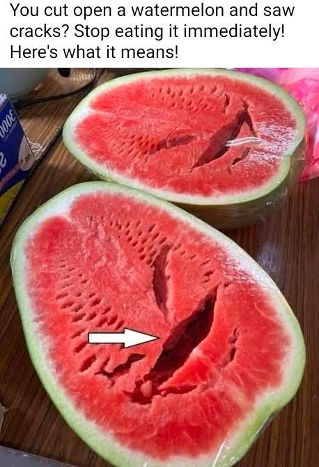 You cut open a watermelon and saw cracks? Stop eating it immediately! Here’s what it means! 